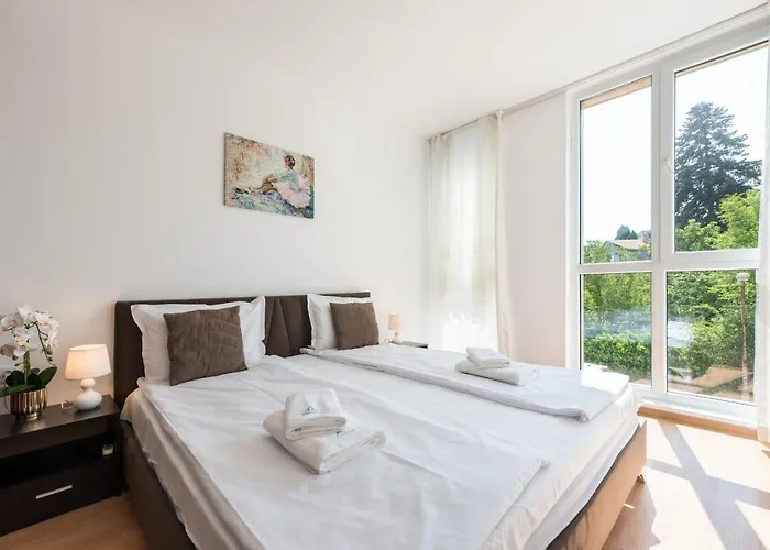 Unique With Pool And Sauna * 瓦爾納