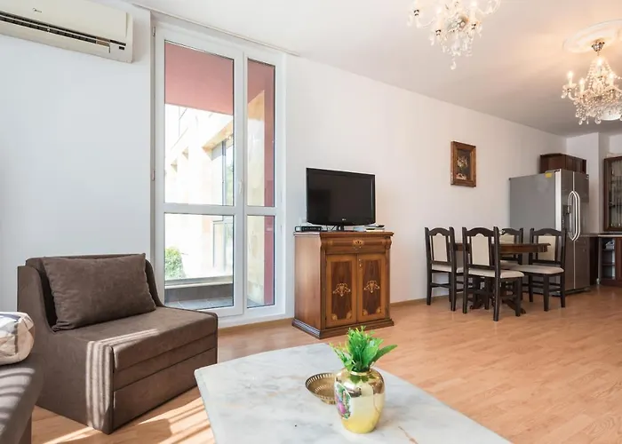 아파트 Unique With Pool And Sauna 바르나