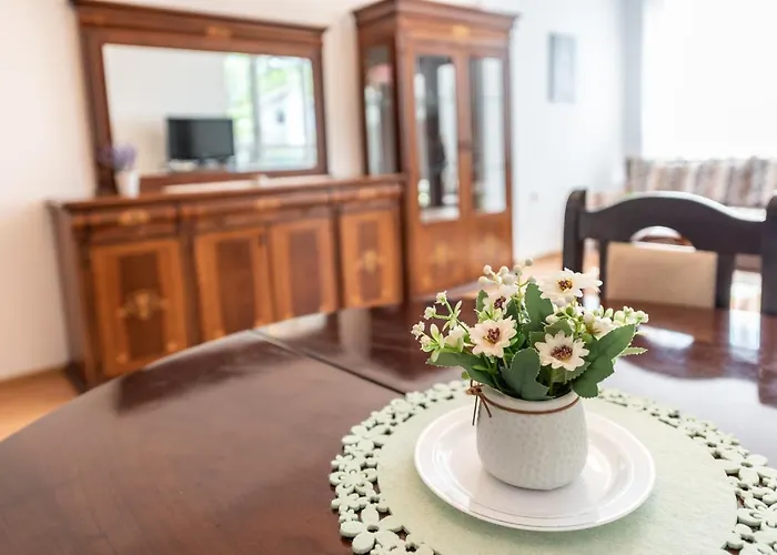 아파트 Unique With Pool And Sauna 바르나