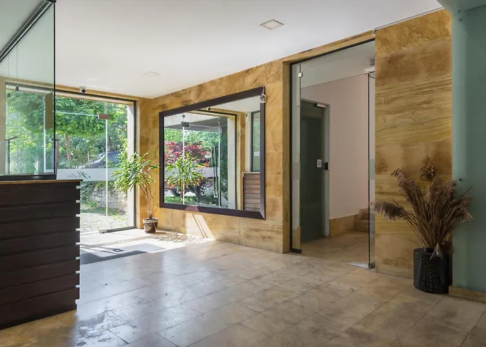 아파트 Unique With Pool And Sauna