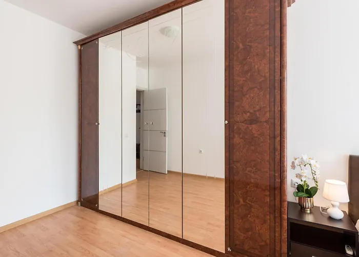 아파트 Unique With Pool And Sauna